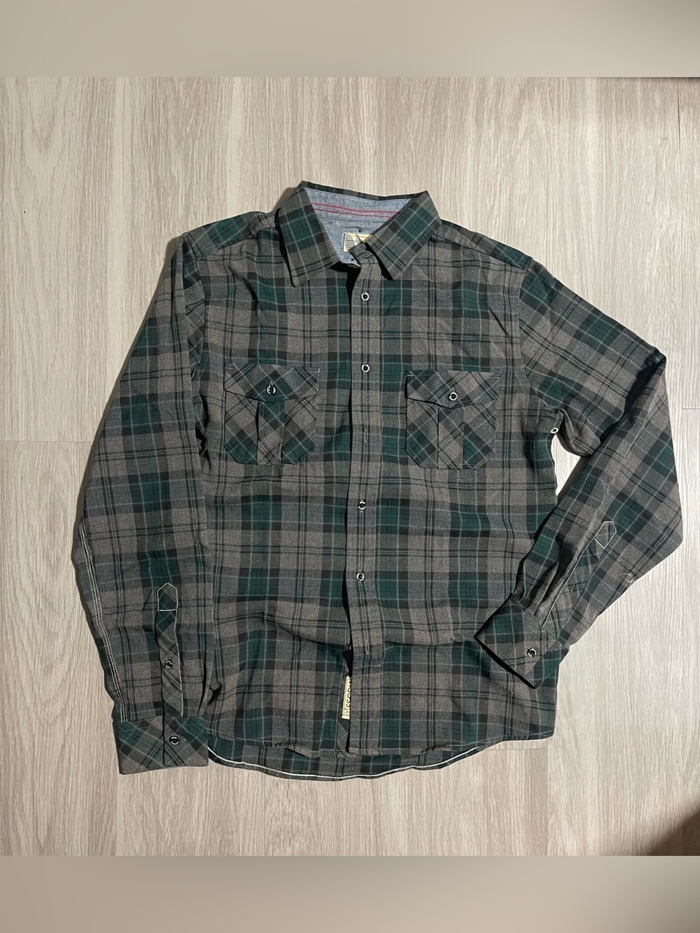 Vigoss Green and Gray Plaid Casual Button-Down Shirt